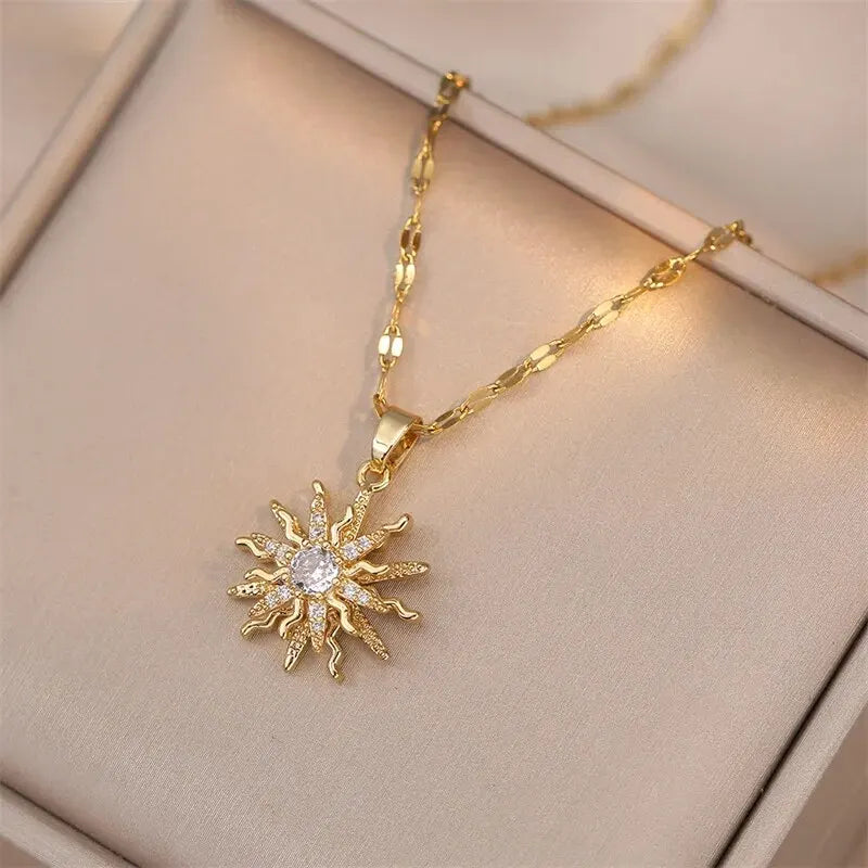 Calidors Flower Necklace