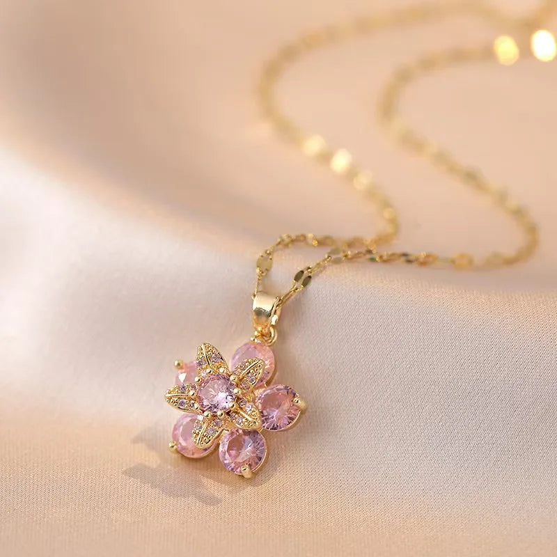 Calidors Flower Necklace