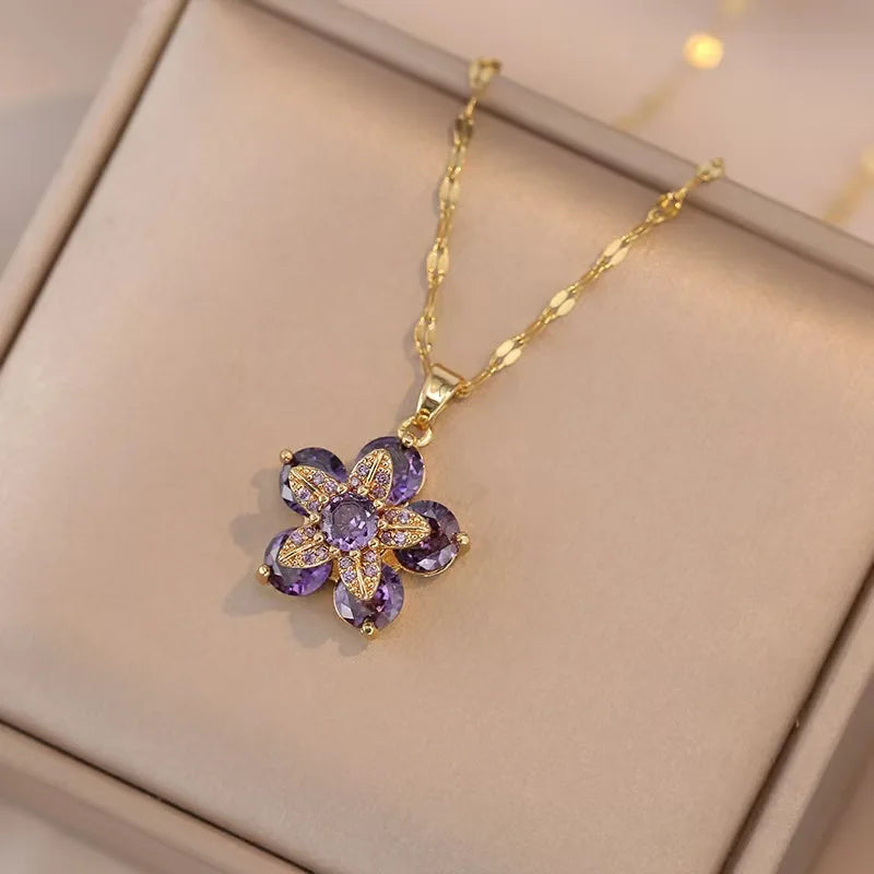 Calidors Flower Necklace