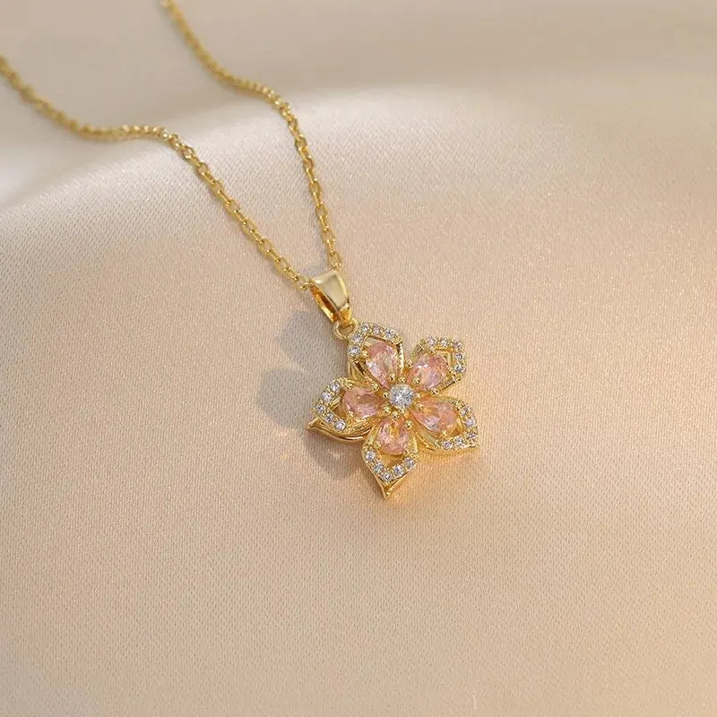 Calidors Flower Necklace