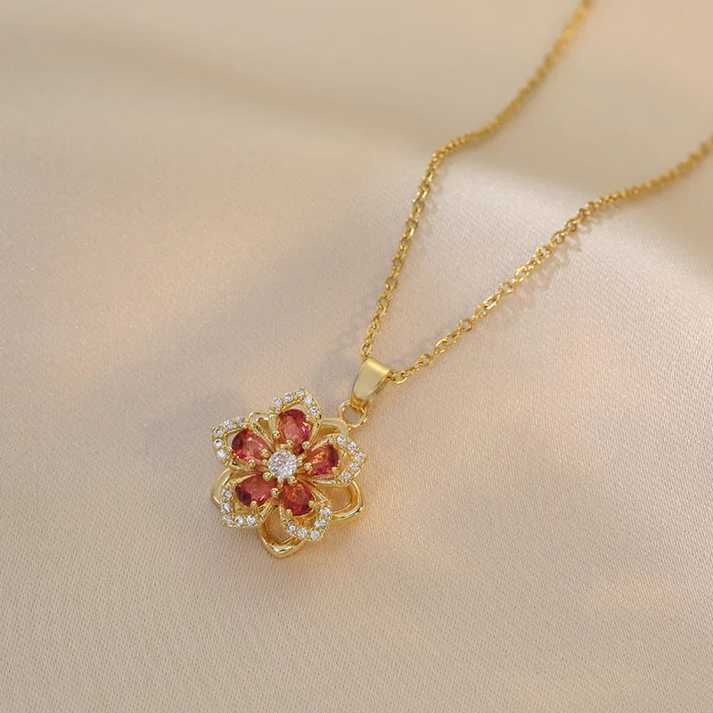 Calidors Flower Necklace