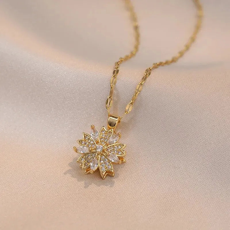 Calidors Flower Necklace