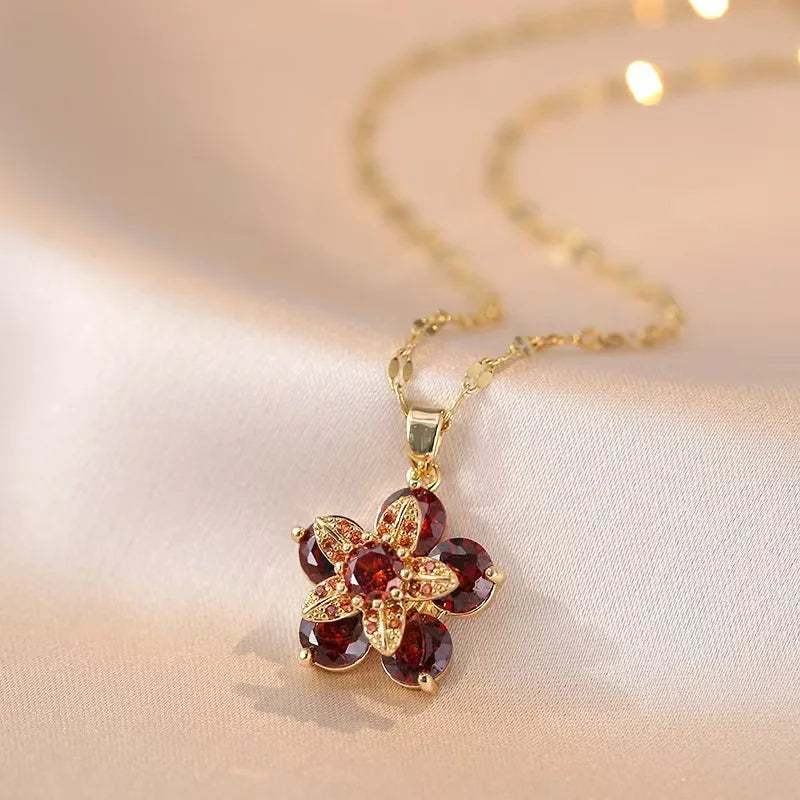 Calidors Flower Necklace